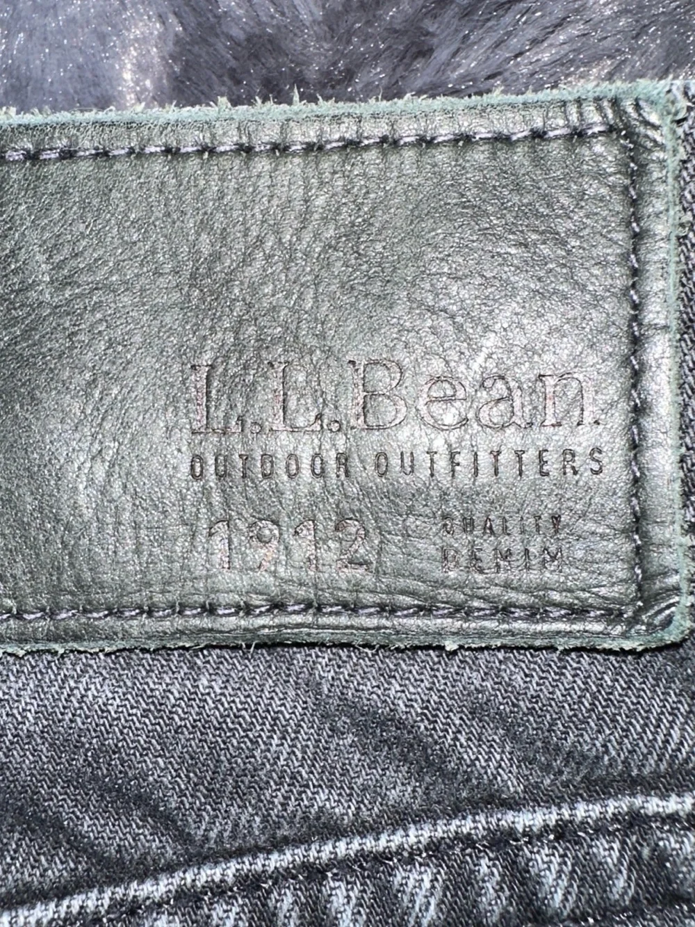 L.L.Bean Men’s 1912 Trail Fit denim jeans in washed black, size 40x29